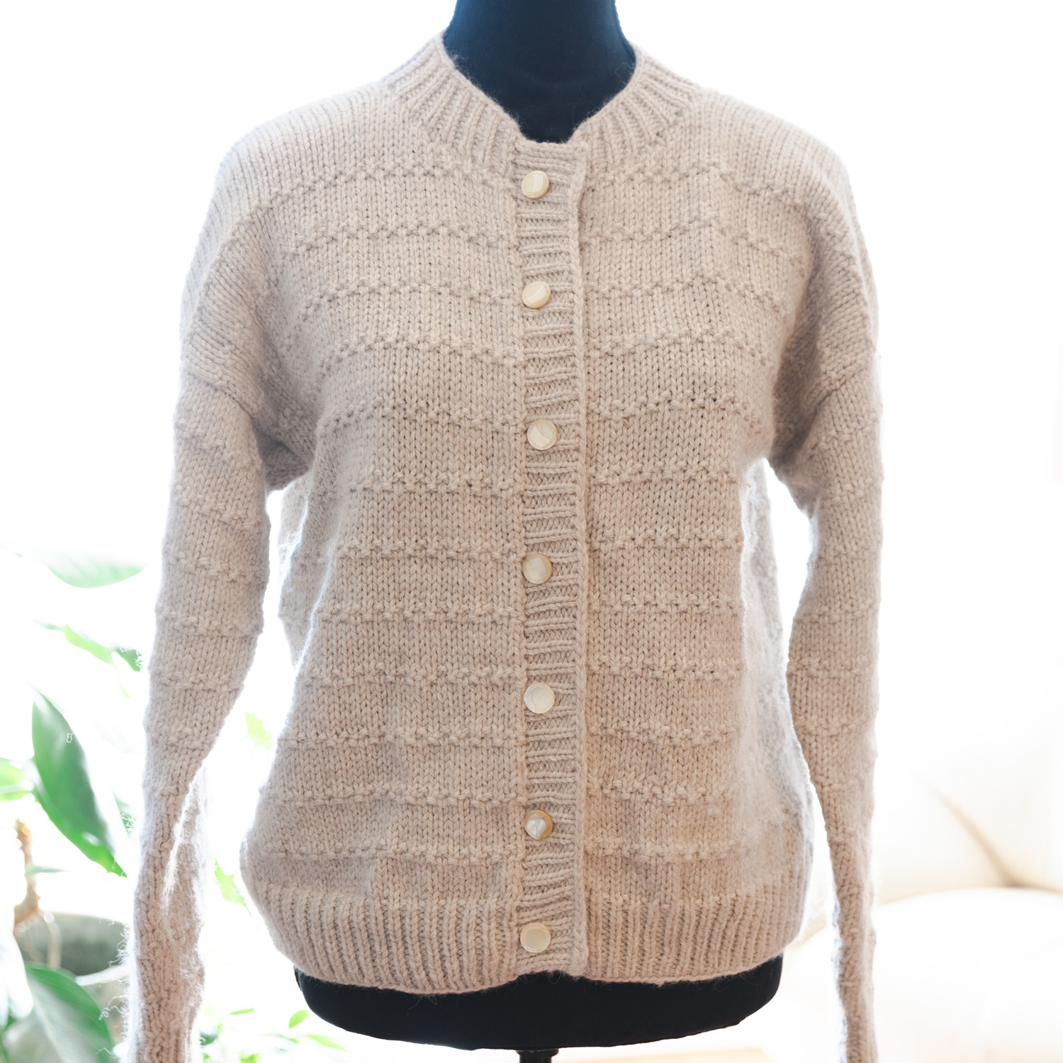 Women's cardigan. Using Natural Alpaca yarn.