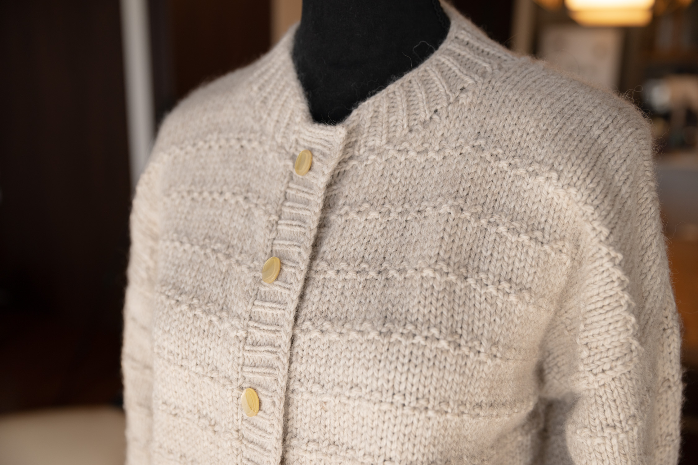 Women's cardigan. Using Natural Alpaca yarn.