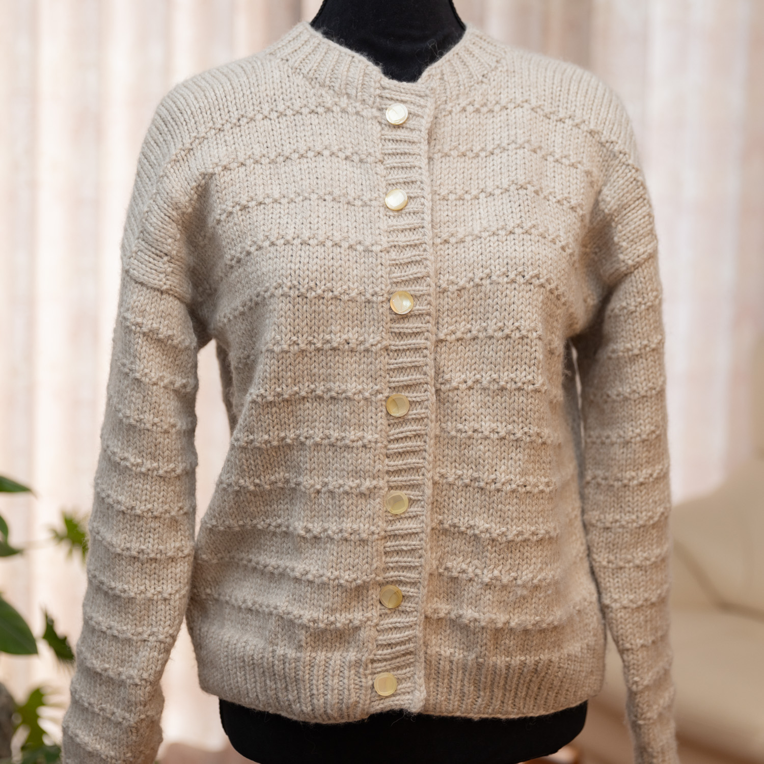 Cardigan knitted in Natural Alpaca. Front view.